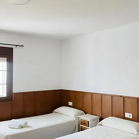 Amplio Con Piscina Privada Terraza Y Barbacoa Cerca Del Pueblo *