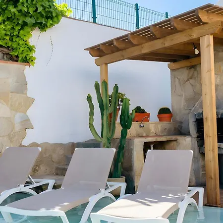 Horská chata Amplio Con Piscina Privada Terraza Y Barbacoa Cerca Del Pueblo