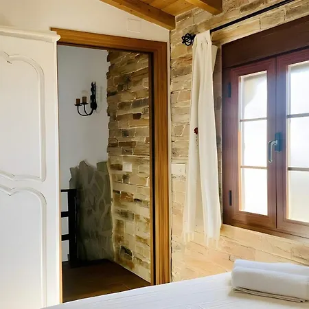 Amplio Con Piscina Privada Terraza Y Barbacoa Cerca Del Pueblo