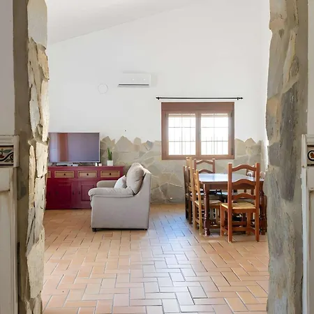 Amplio Con Piscina Privada Terraza Y Barbacoa Cerca Del Pueblo