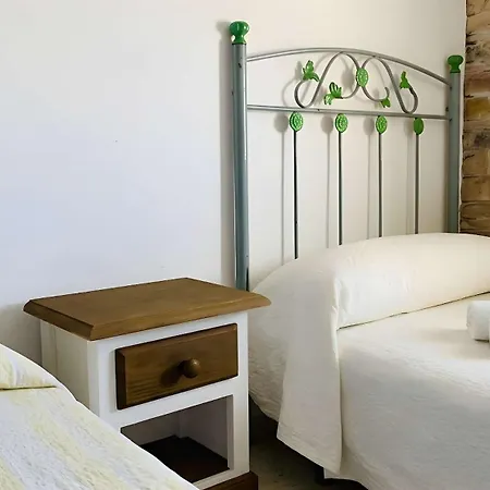 Amplio Con Piscina Privada Terraza Y Barbacoa Cerca Del Pueblo *