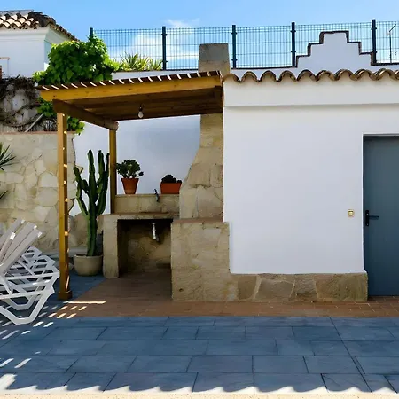 Amplio Con Piscina Privada Terraza Y Barbacoa Cerca Del Pueblo