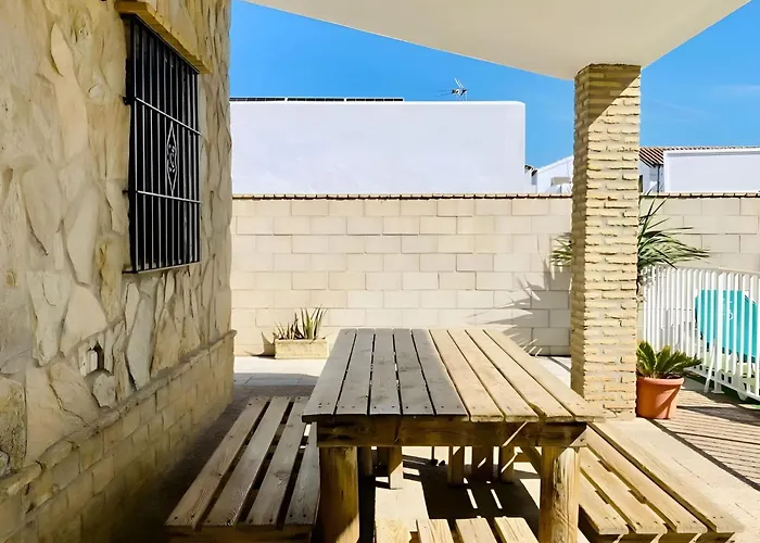 Amplio Con Piscina Privada Terraza Y Barbacoa Cerca Del Pueblo شاليه