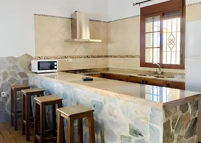 Amplio Con Piscina Privada Terraza Y Barbacoa Cerca Del Pueblo شاليه كونيل ذي لا فرونتيرا