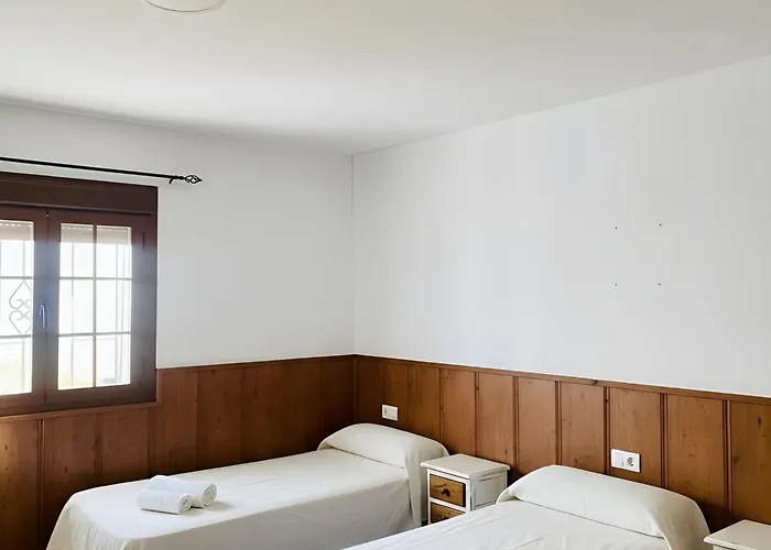 Amplio Con Piscina Privada Terraza Y Barbacoa Cerca Del Pueblo *