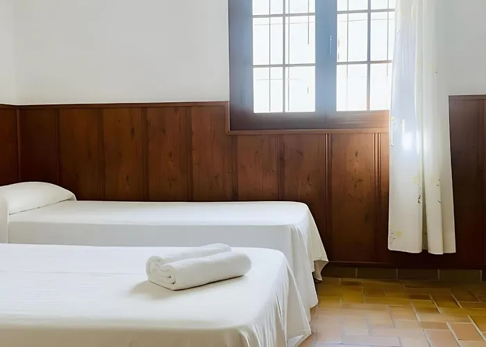 Amplio Con Piscina Privada Terraza Y Barbacoa Cerca Del Pueblo