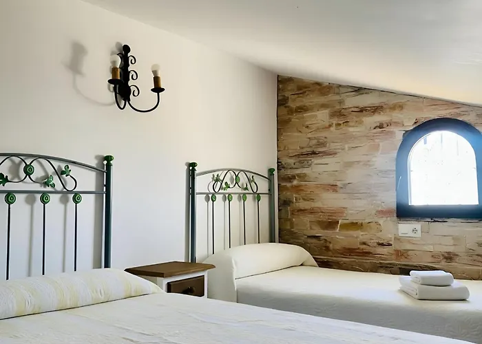 Amplio Con Piscina Privada Terraza Y Barbacoa Cerca Del Pueblo شاليه كونيل ذي لا فرونتيرا