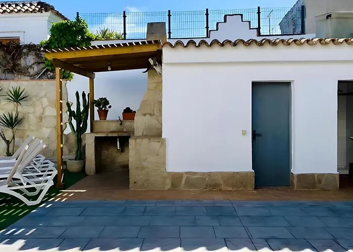 Amplio Con Piscina Privada Terraza Y Barbacoa Cerca Del Pueblo شاليه كونيل ذي لا فرونتيرا