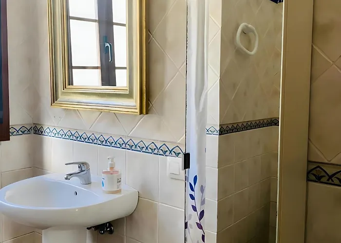 Amplio Con Piscina Privada Terraza Y Barbacoa Cerca Del Pueblo شاليه *
